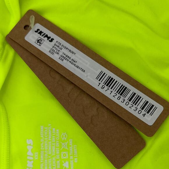 SKIMS Fits Everybody Shrug Top Green Highlighter Long Sleeve Size XXS NEW - Picture 4 of 4